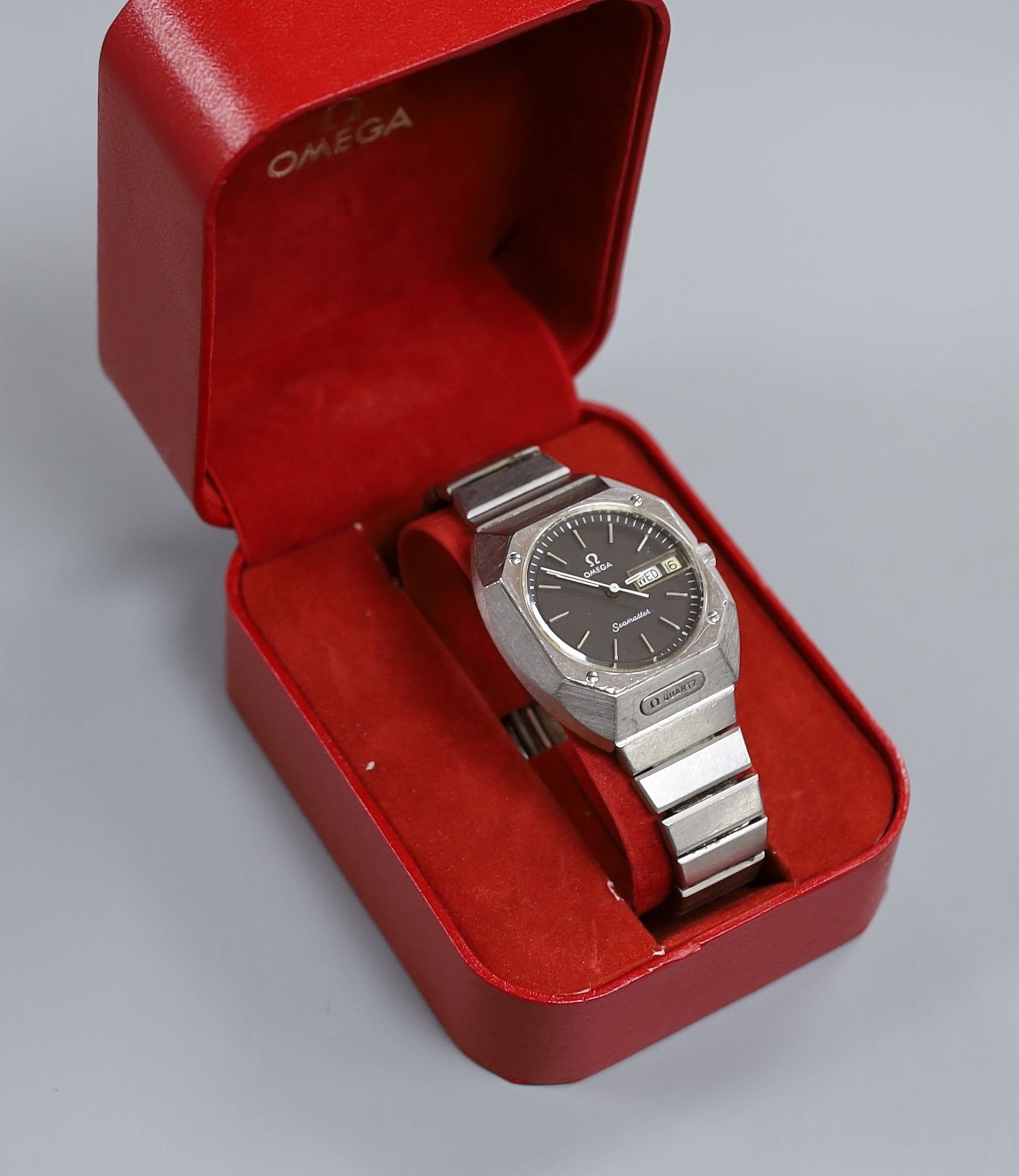 A gentleman's stainless steel Omega Seamaster day/date quartz wrist watch, with Omega box, no papers.